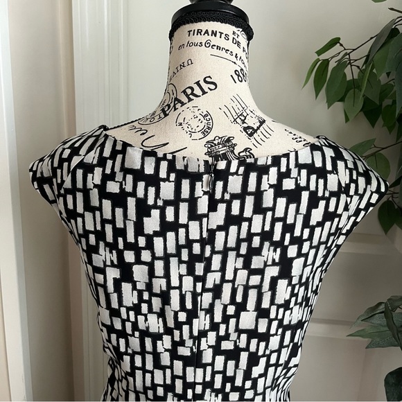 Calvin Klein Geometric Print Cap Sleeves Sheath Dress Black White Sz 12 - Picture 11 of 16